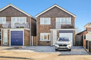 Stunning family home, walking distance to Herne Bay Beach!